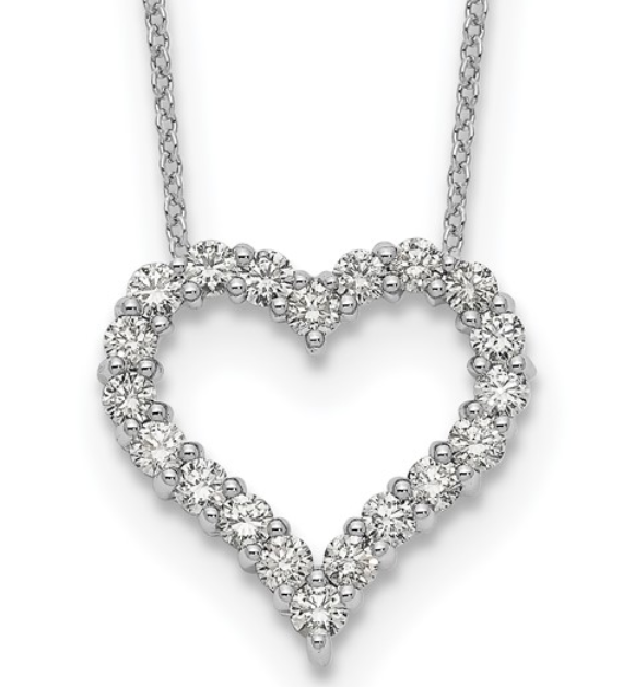 Lab grown diamond heart pendnant