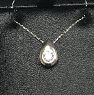 Womens diamond tear drop pendnat